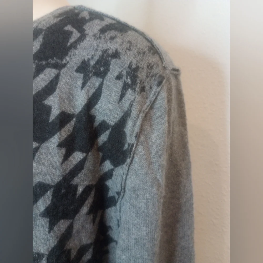 Public Opinion Gray and Black Houndstooth 100% Cashmere  Men SweaterZs XL